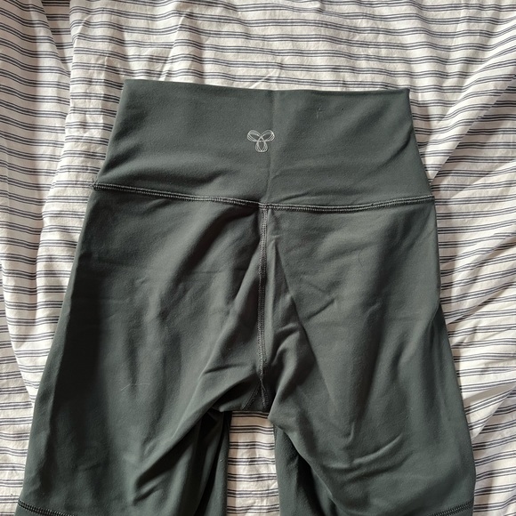 TNA ARITZIA BIKER SHORTS BIKE SHORTS ATHLETIC SHORTS LONG - Picture 2 of 4